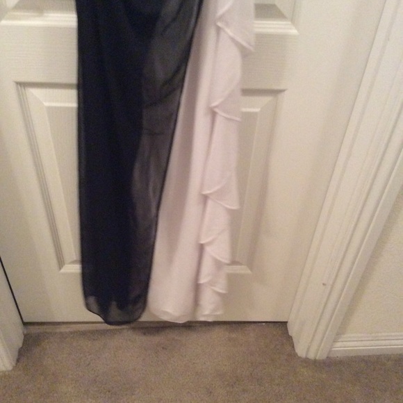 BLACK AND WHITE LIKE NEW FORMAL DRESS - Picture 9 of 11